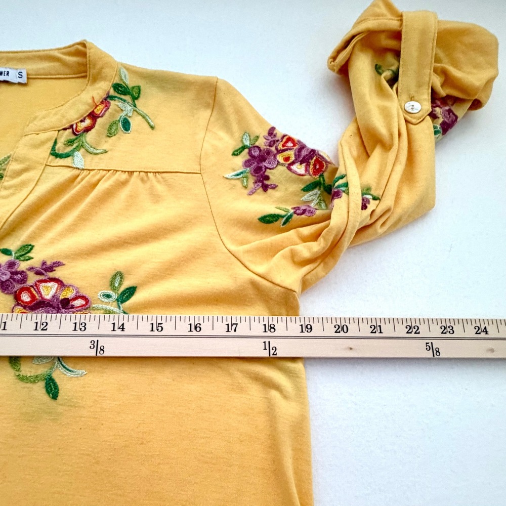Figueroa & Flower Yellow Floral Embroidered Roll Tab Sleeve Button Down Top S - Picture 4 of 14